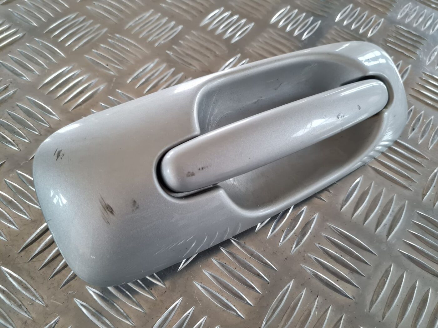 Priekšējāis labais durvju rokturis priekš CHRYSLER VOYAGER 2006