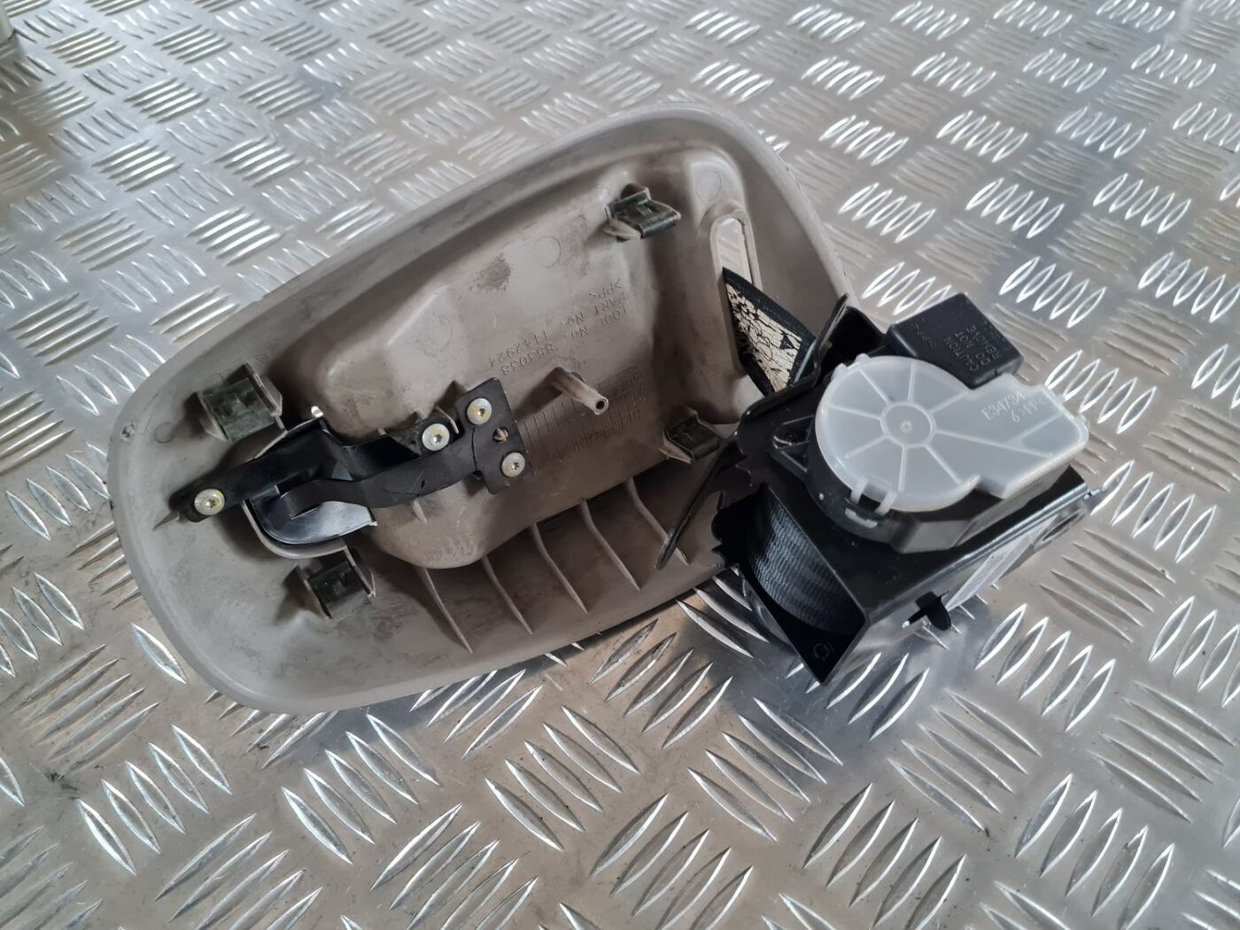 Aizmugurējā vidēja drošības josta priekš CHRYSLER VOYAGER 2006 8 Aizmugurējā vidēja drošības josta priekš CHRYSLER VOYAGER 2006