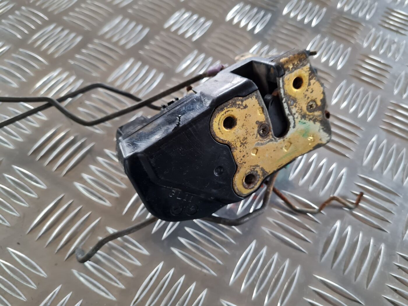 Priekšējo kreiso durvju slēdzene priekš CHRYSLER VOYAGER 2006