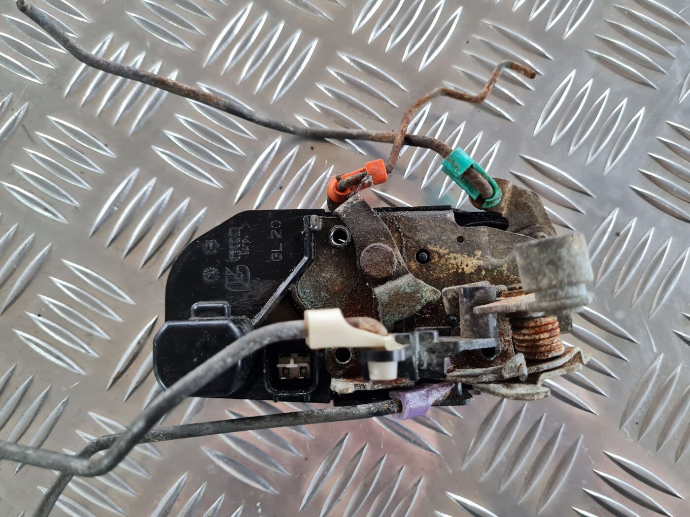 Priekšējo kreiso durvju slēdzene priekš CHRYSLER VOYAGER 2006