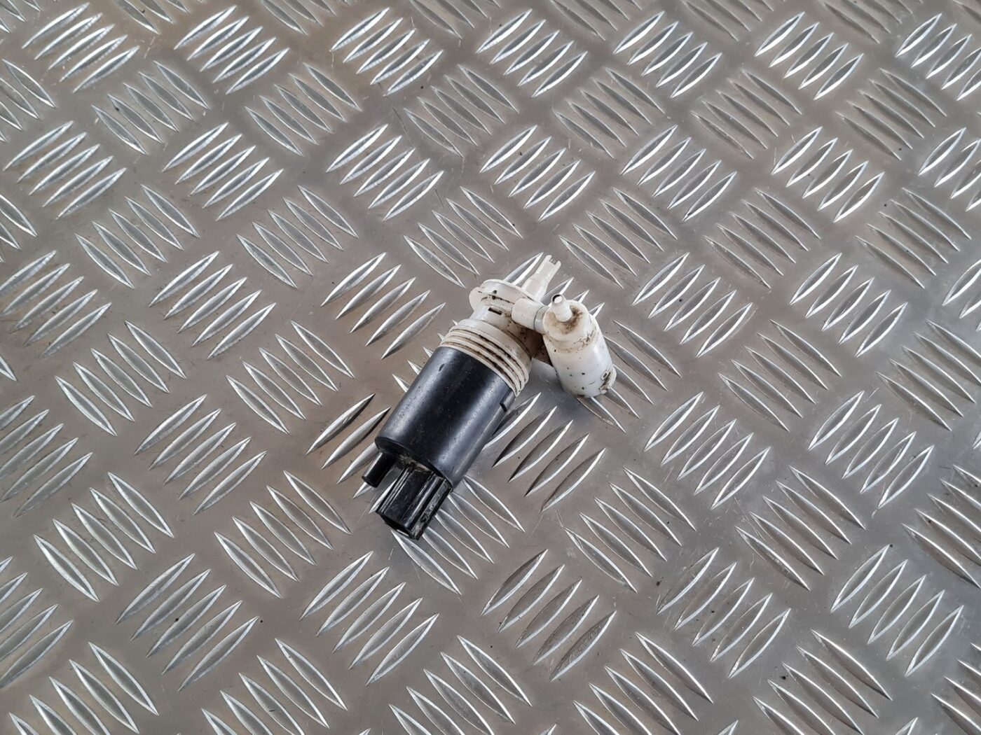 Mazgātāja šķidruma sūknis priekš CHRYSLER VOYAGER 2006 1 Mazgātāja šķidruma sūknis priekš CHRYSLER VOYAGER 2006