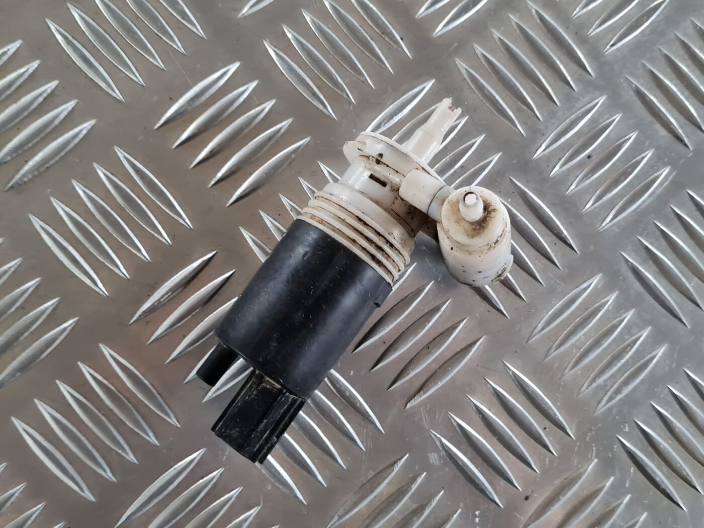 Mazgātāja šķidruma sūknis priekš CHRYSLER VOYAGER 2006 2 Mazgātāja šķidruma sūknis priekš CHRYSLER VOYAGER 2006