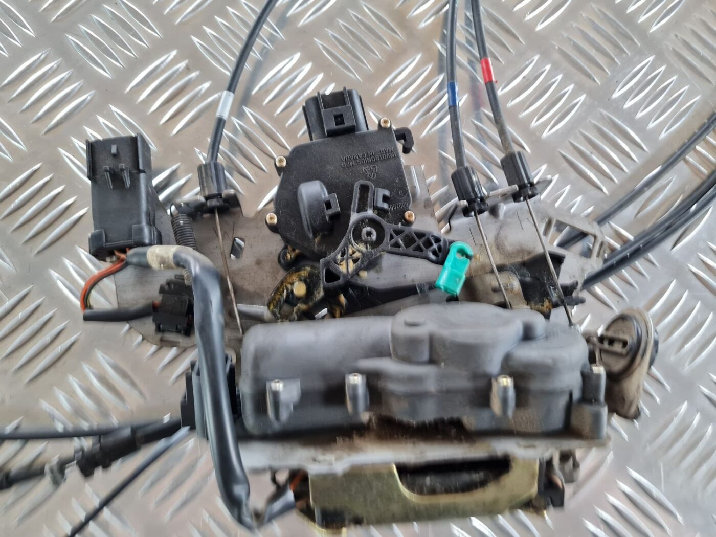 Aizmugurējo labo durvju slēdzene priekš CHRYSLER VOYAGER 2006