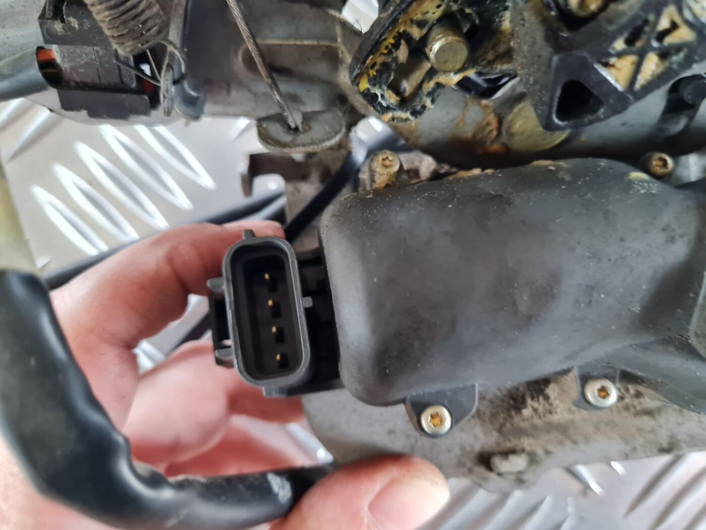 Aizmugurējo labo durvju slēdzene priekš CHRYSLER VOYAGER 2006