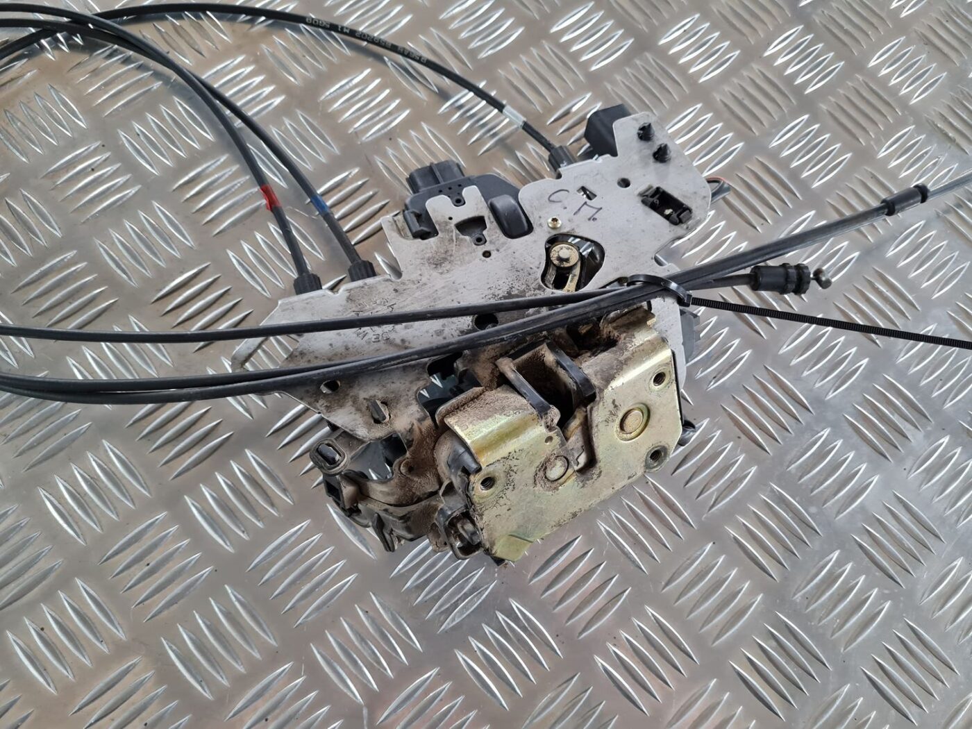 Aizmugurējo labo durvju slēdzene priekš CHRYSLER VOYAGER 2006