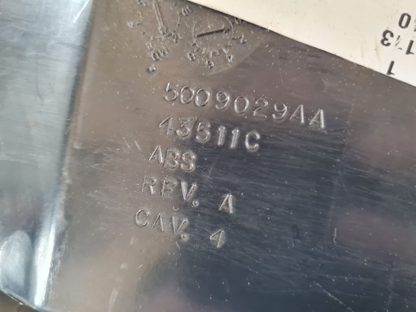 Mantu glabāšanas nodalījums pasažiera pusē priekš CHRYSLER VOYAGER 2006