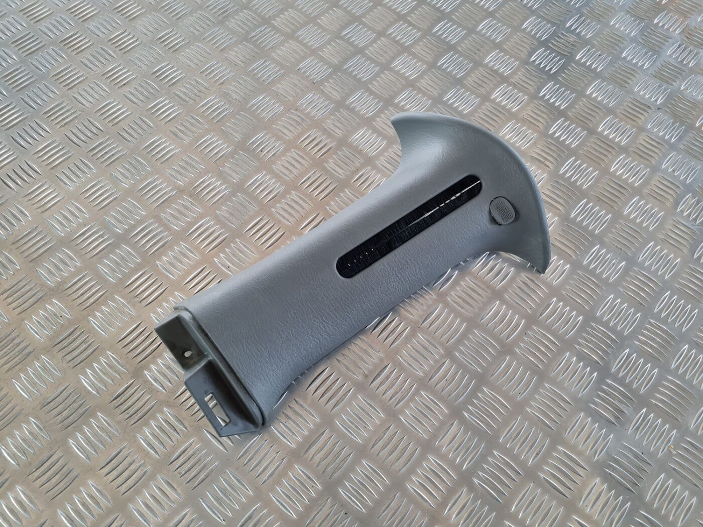 Vidējas salona statnes apdare priekš CHRYSLER VOYAGER 2006 1 Vidējas salona statnes apdare priekš CHRYSLER VOYAGER 2006