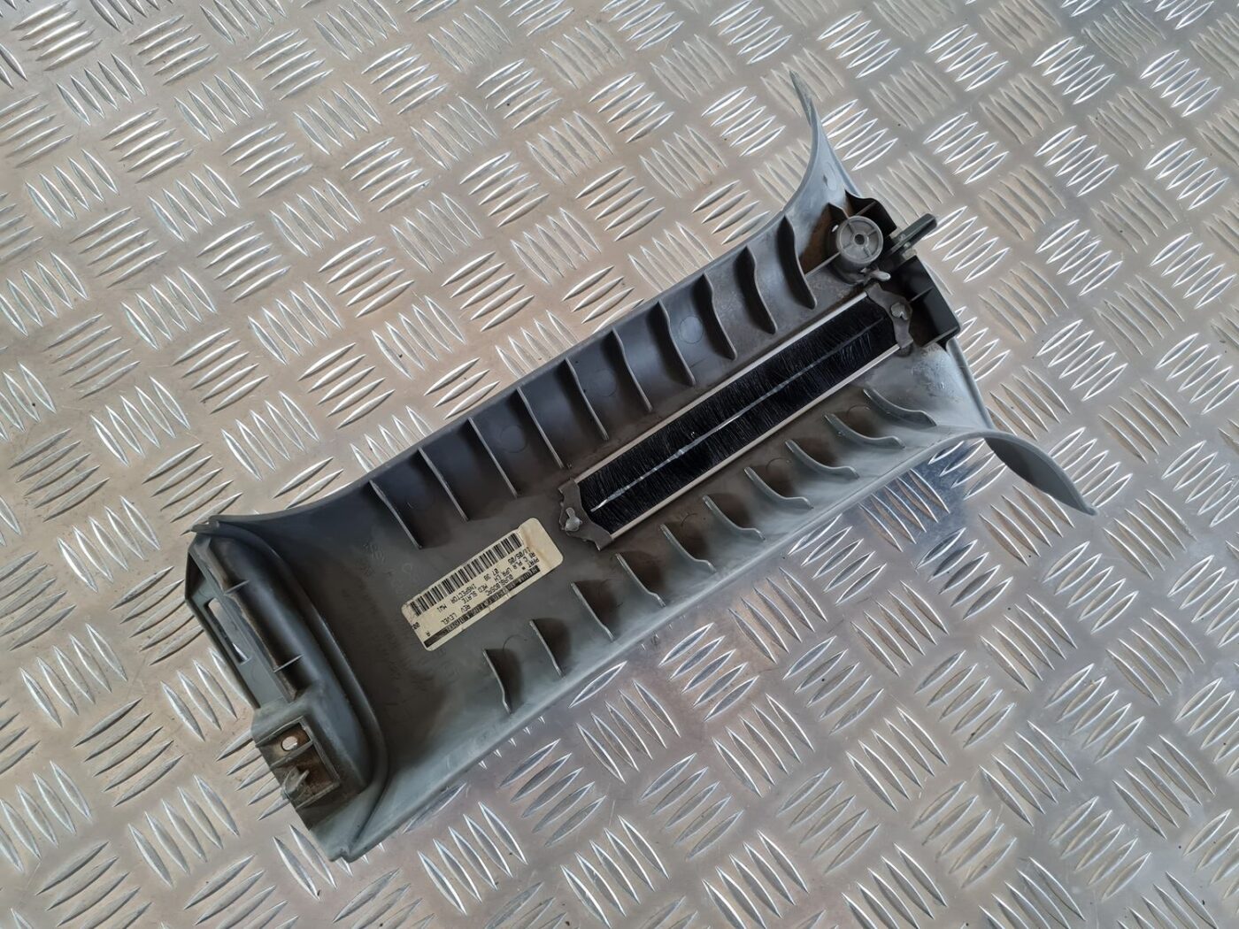 Vidējas salona statnes apdare priekš CHRYSLER VOYAGER 2006 2 Vidējas salona statnes apdare priekš CHRYSLER VOYAGER 2006