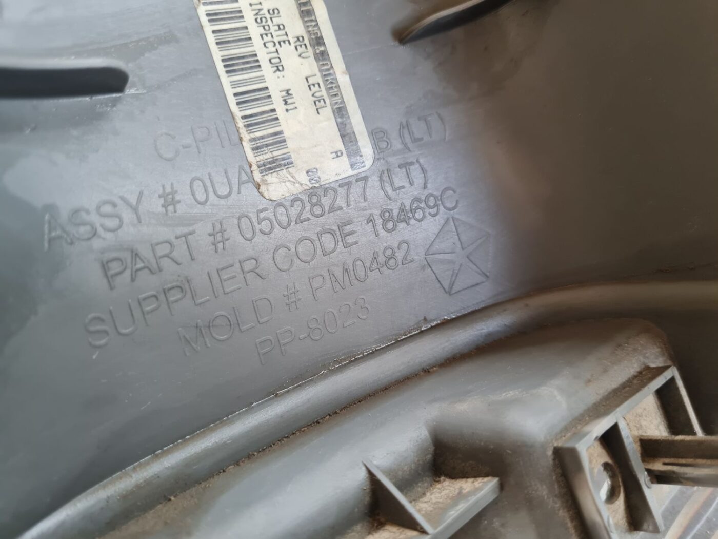 Vidējas salona statnes apdare priekš CHRYSLER VOYAGER 2006 5 Vidējas salona statnes apdare priekš CHRYSLER VOYAGER 2006