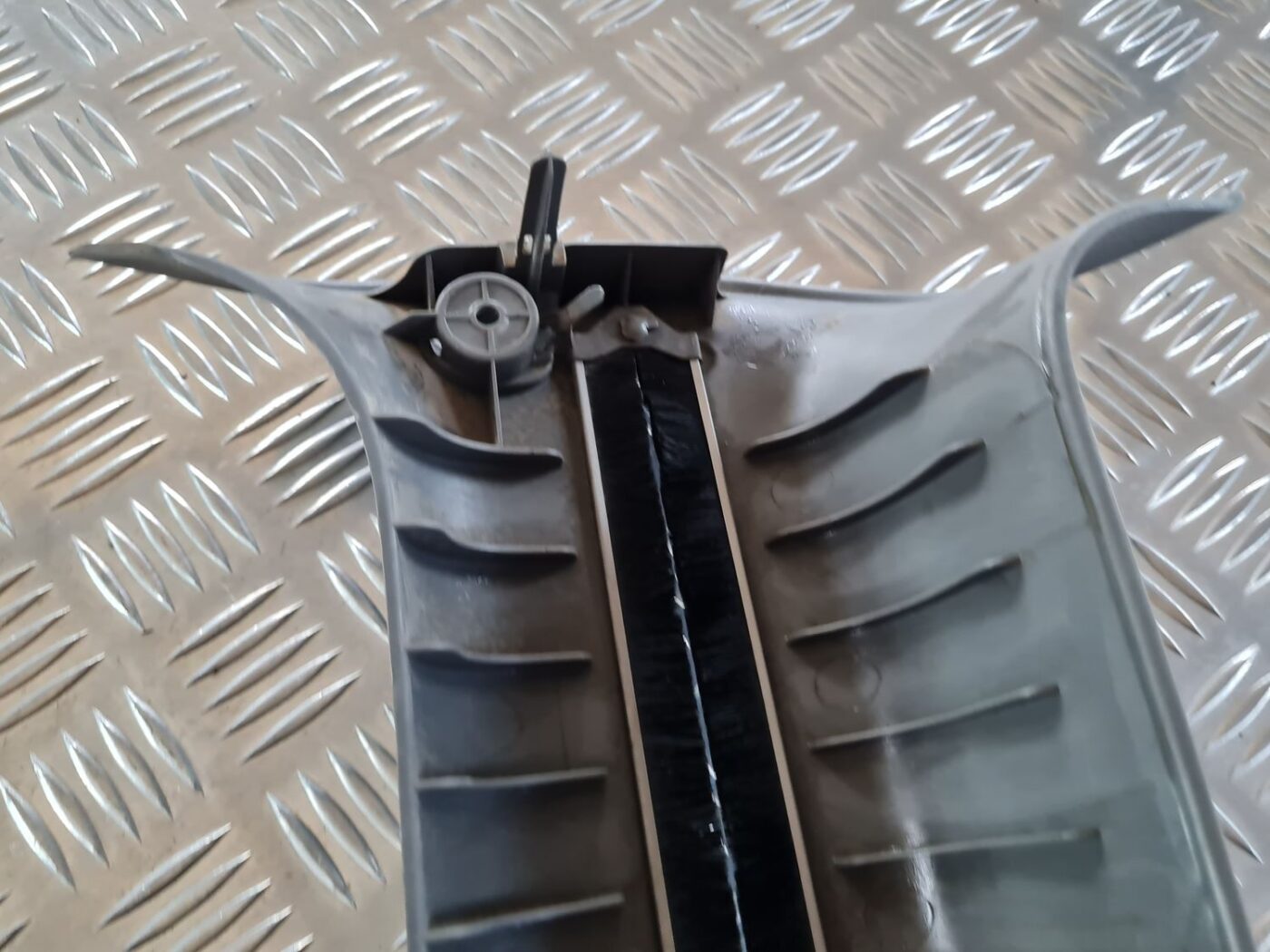 Vidējas salona statnes apdare priekš CHRYSLER VOYAGER 2006 4 Vidējas salona statnes apdare priekš CHRYSLER VOYAGER 2006