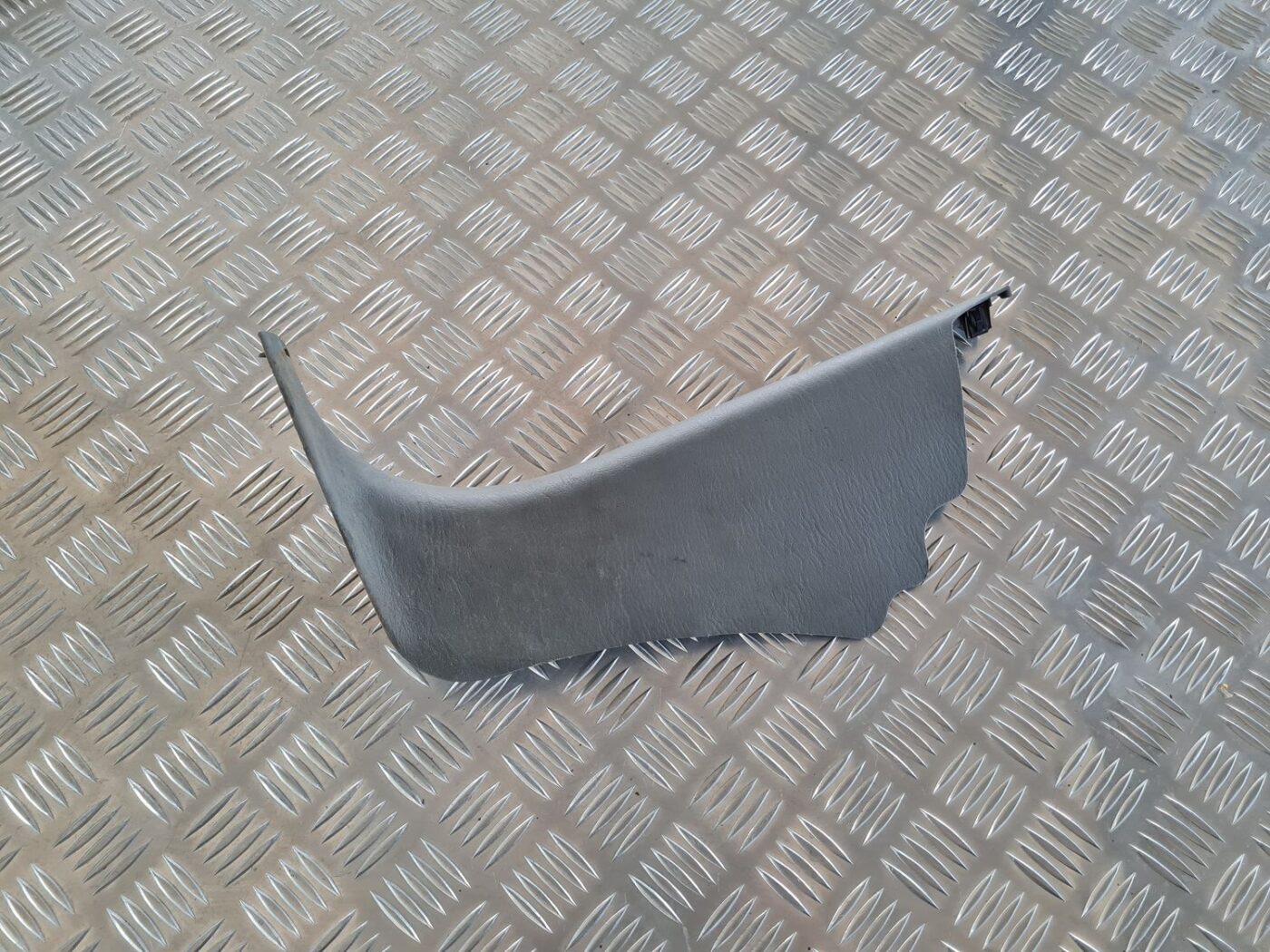 Sliekšņa priekšēja kreisa uzlika (salonā) priekš CHRYSLER VOYAGER 2006 1 Sliekšņa priekšēja kreisa uzlika (salonā) priekš CHRYSLER VOYAGER 2006