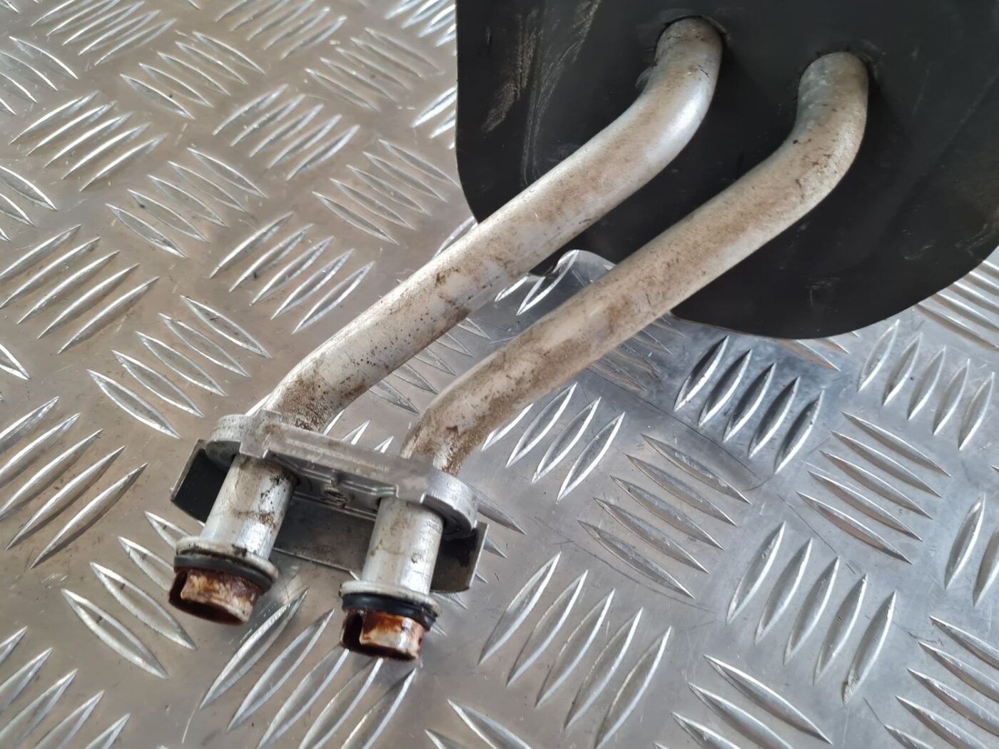 Apsildes radiatora caurules priekš CHRYSLER VOYAGER 2006 4 Apsildes radiatora caurules priekš CHRYSLER VOYAGER 2006