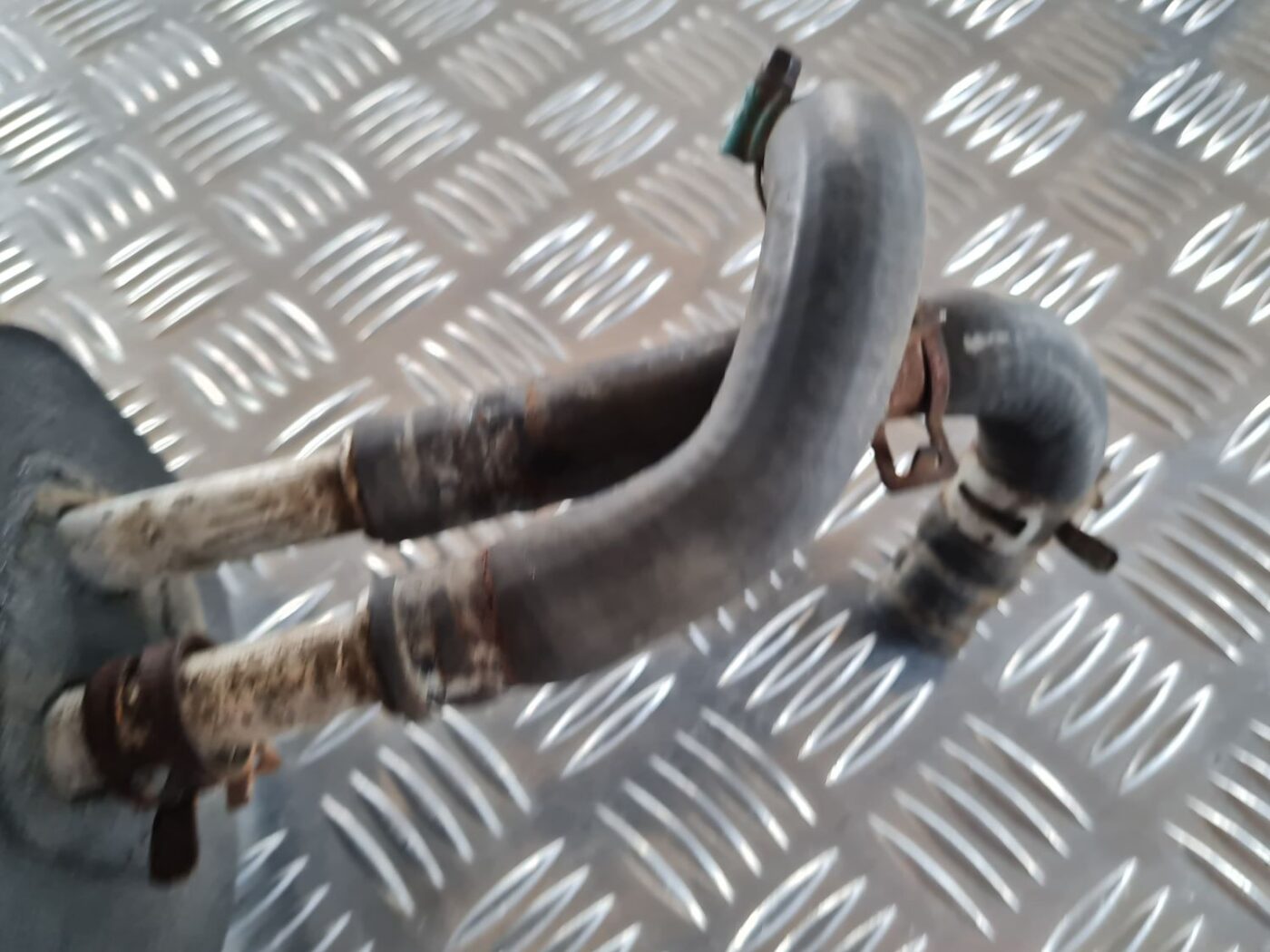 Apsildes radiatora caurules priekš CHRYSLER VOYAGER 2006 3 Apsildes radiatora caurules priekš CHRYSLER VOYAGER 2006