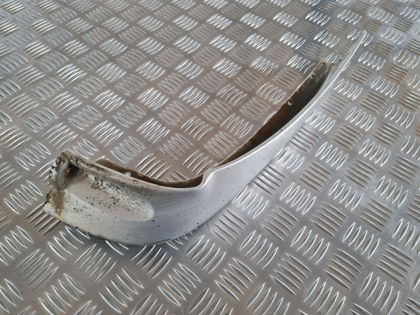 Priekšēja spārna uzlika/moldings priekš CHRYSLER VOYAGER 2006