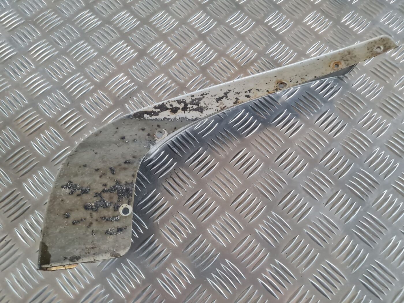 Priekšēja spārna uzlika/moldings priekš CHRYSLER VOYAGER 2006