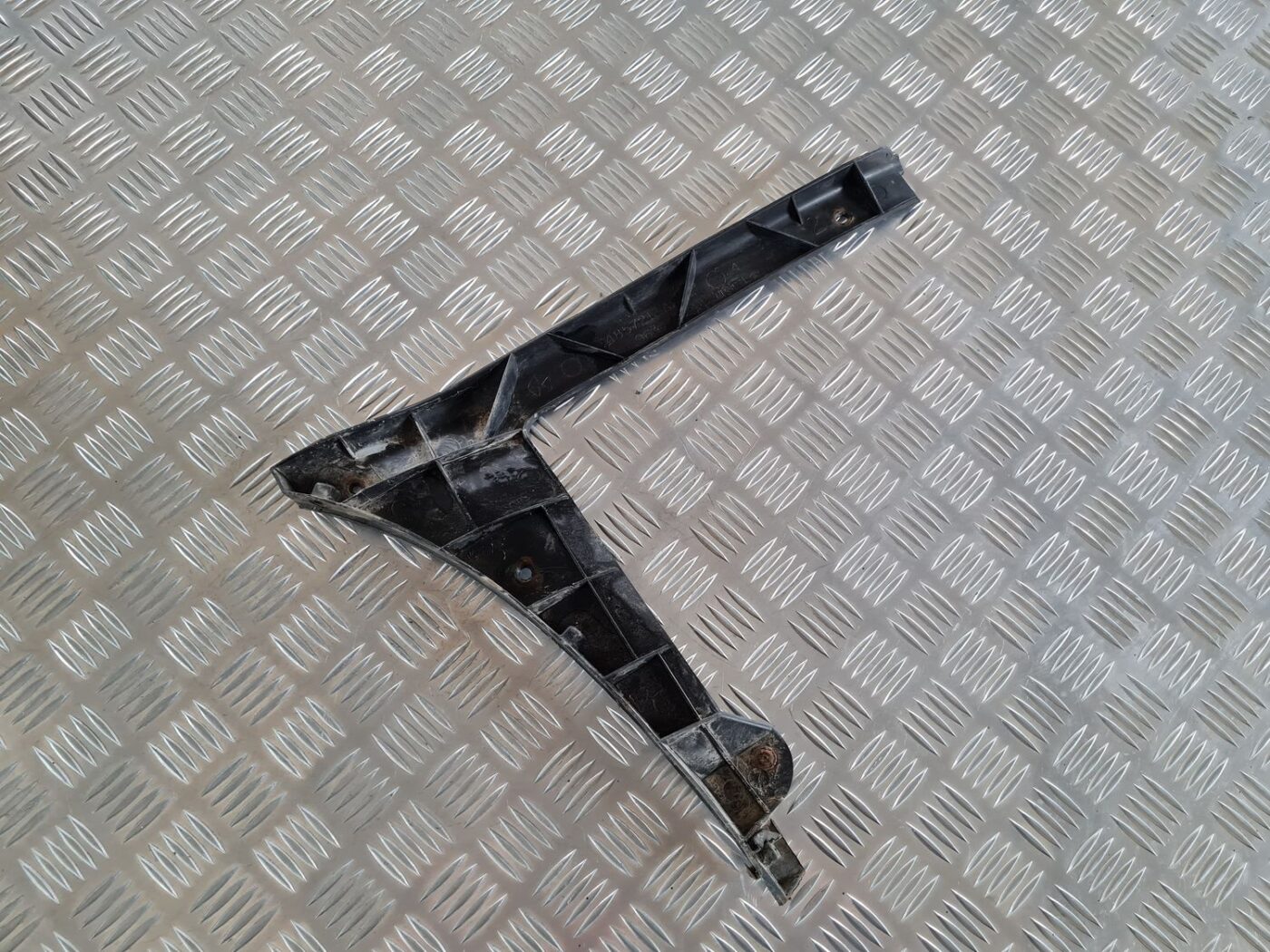 Aizmugurēja bufera kronšteins priekš CHRYSLER VOYAGER 2006 1 Aizmugurēja bufera kronšteins priekš CHRYSLER VOYAGER 2006