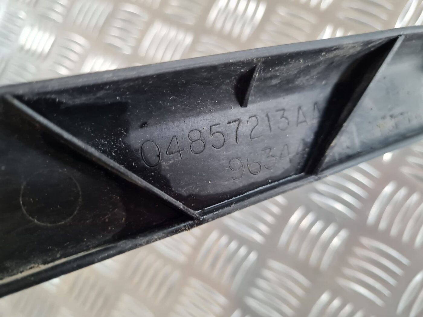 Aizmugurēja bufera kronšteins priekš CHRYSLER VOYAGER 2006 2 Aizmugurēja bufera kronšteins priekš CHRYSLER VOYAGER 2006