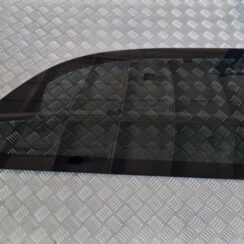 Aizmugurējais labais sānu stikls priekš CHRYSLER VOYAGER 2006