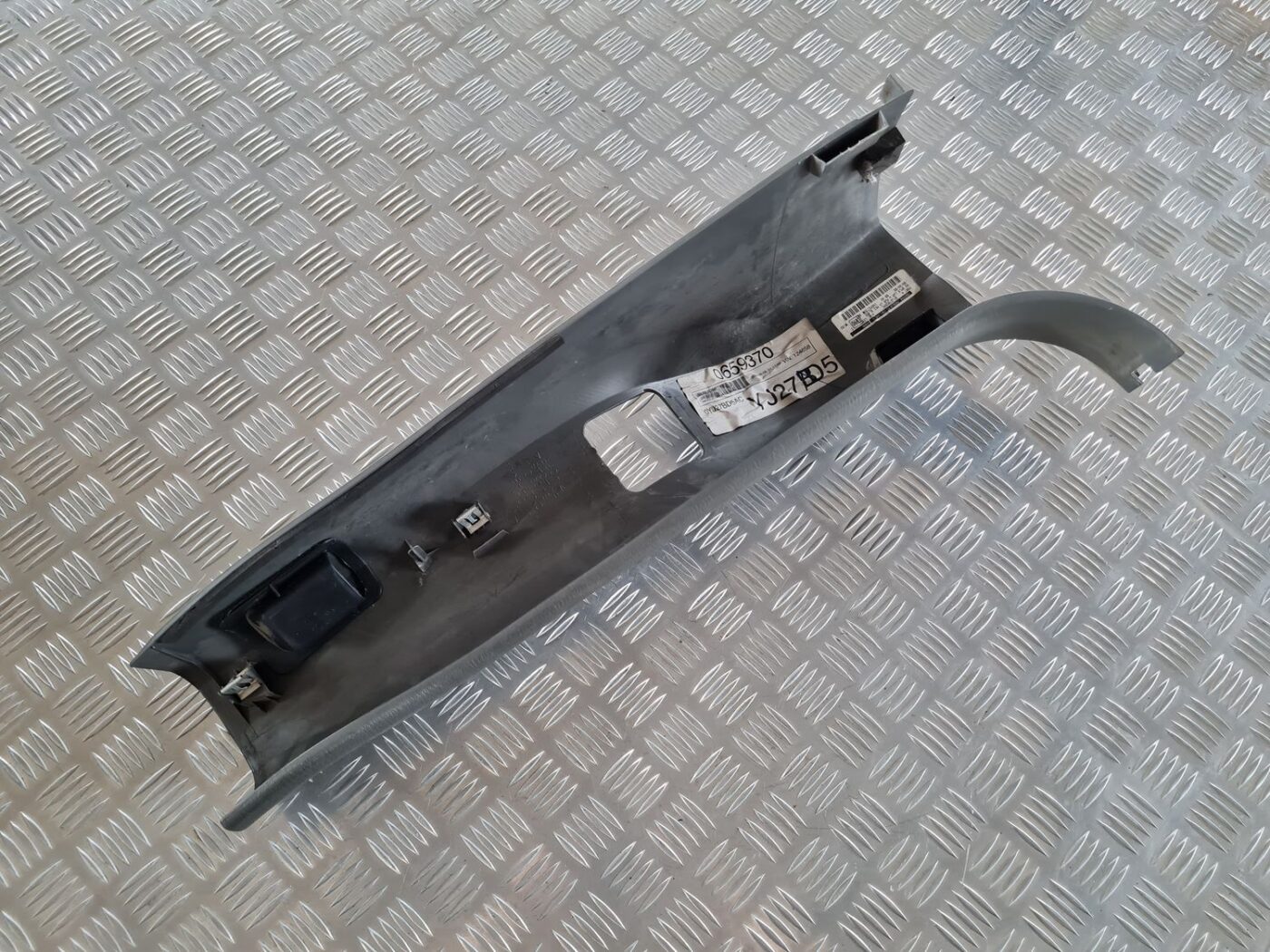 Vidējas salona statnes apdare priekš CHRYSLER VOYAGER 2006 2 Vidējas salona statnes apdare priekš CHRYSLER VOYAGER 2006