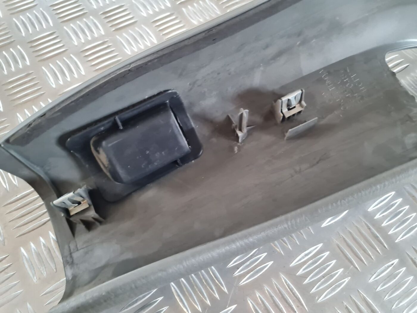 Vidējas salona statnes apdare priekš CHRYSLER VOYAGER 2006 7 Vidējas salona statnes apdare priekš CHRYSLER VOYAGER 2006