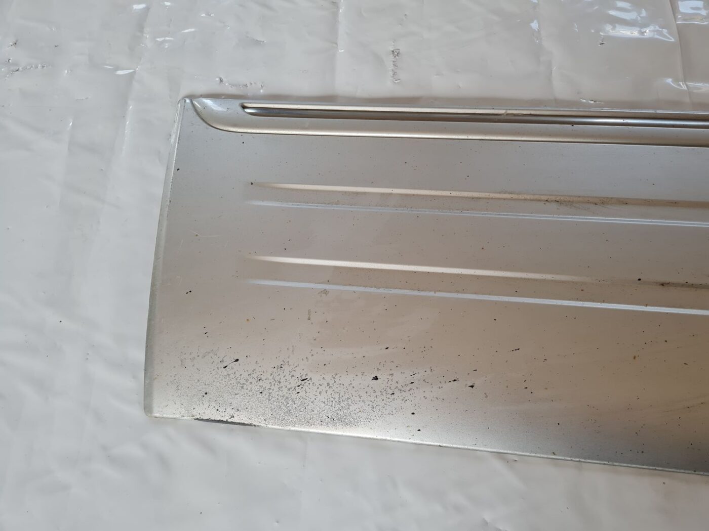 Priekšējo kreiso durvju moldings priekš CHRYSLER VOYAGER 2006