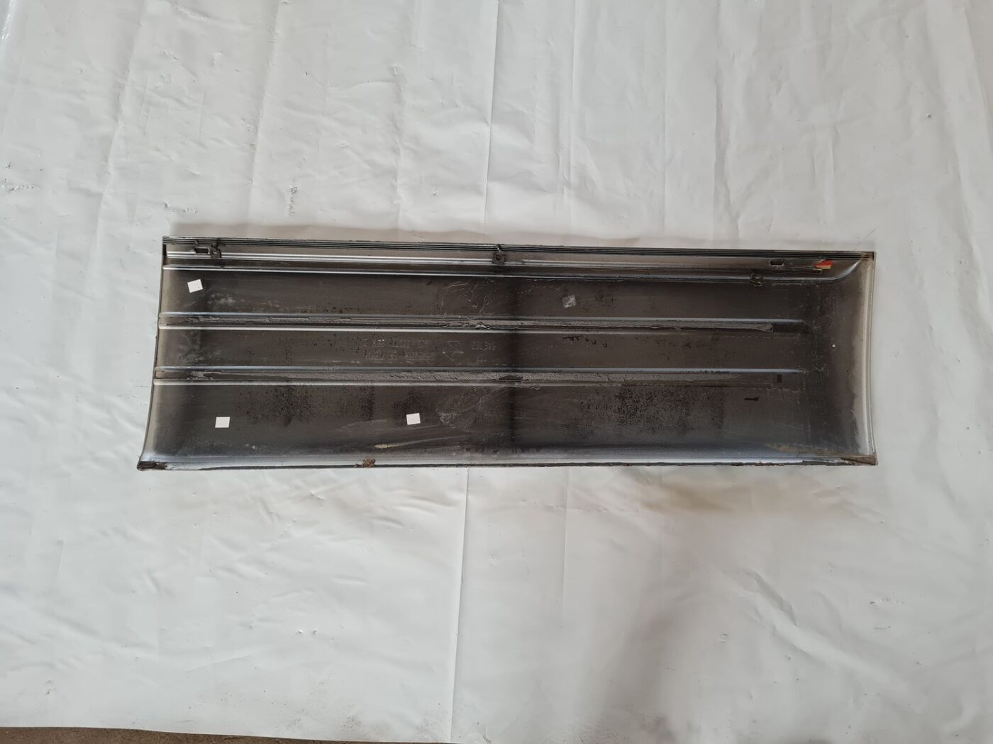 Priekšējo kreiso durvju moldings priekš CHRYSLER VOYAGER 2006