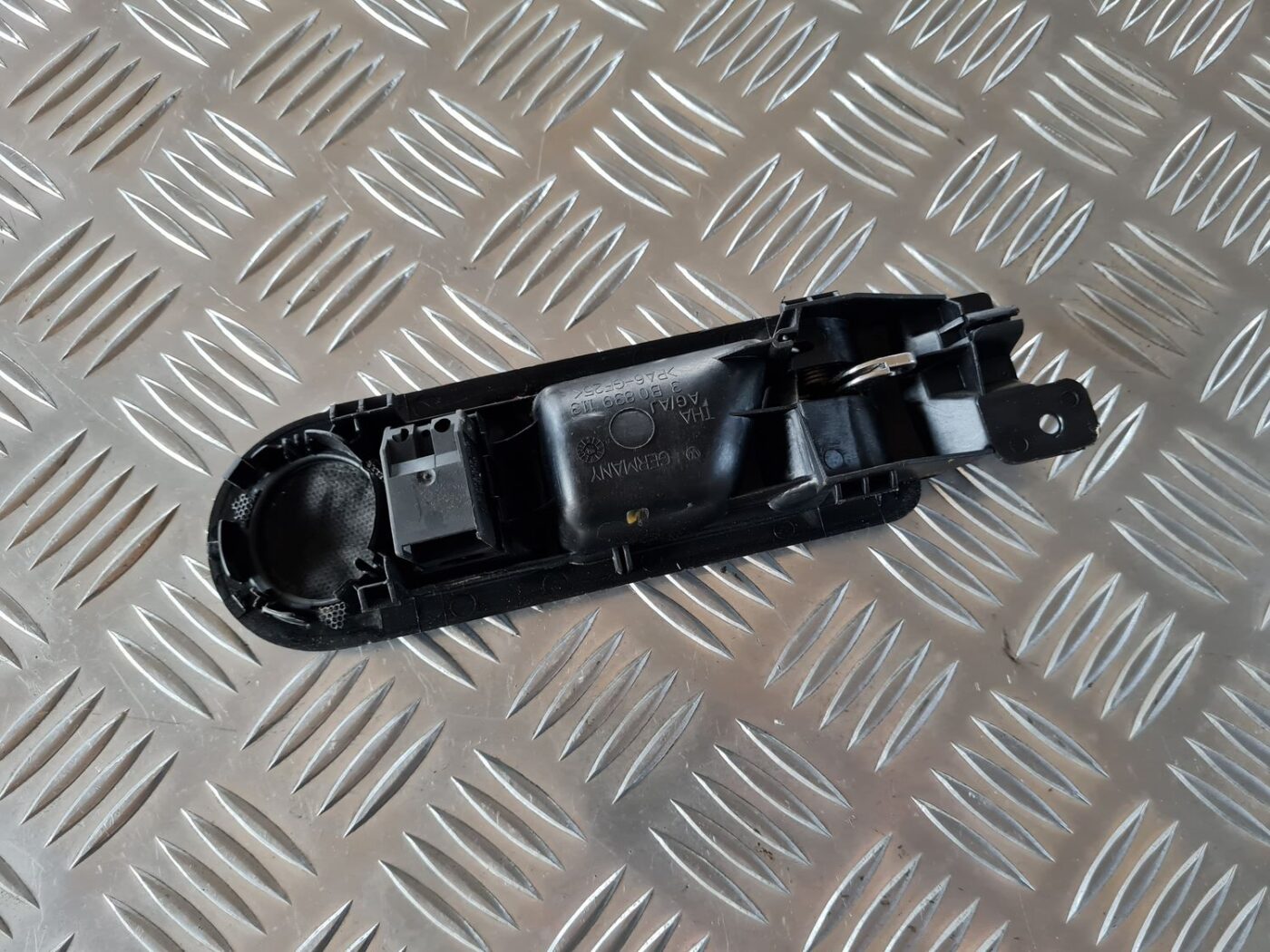 Salona durvju rokturis, aizmugures kreisais priekš VW GOLF IV 1999 2 Salona durvju rokturis, aizmugures kreisais priekš VW GOLF IV 1999