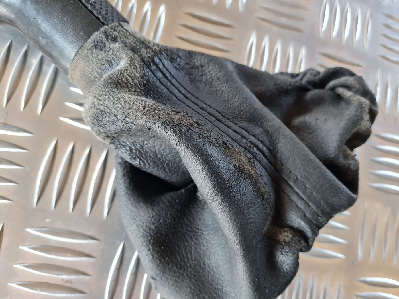 Pārnesumu pārslēgšanas kloķa uzgalis priekš VW GOLF IV 1999 2 Pārnesumu pārslēgšanas kloķa uzgalis priekš VW GOLF IV 1999