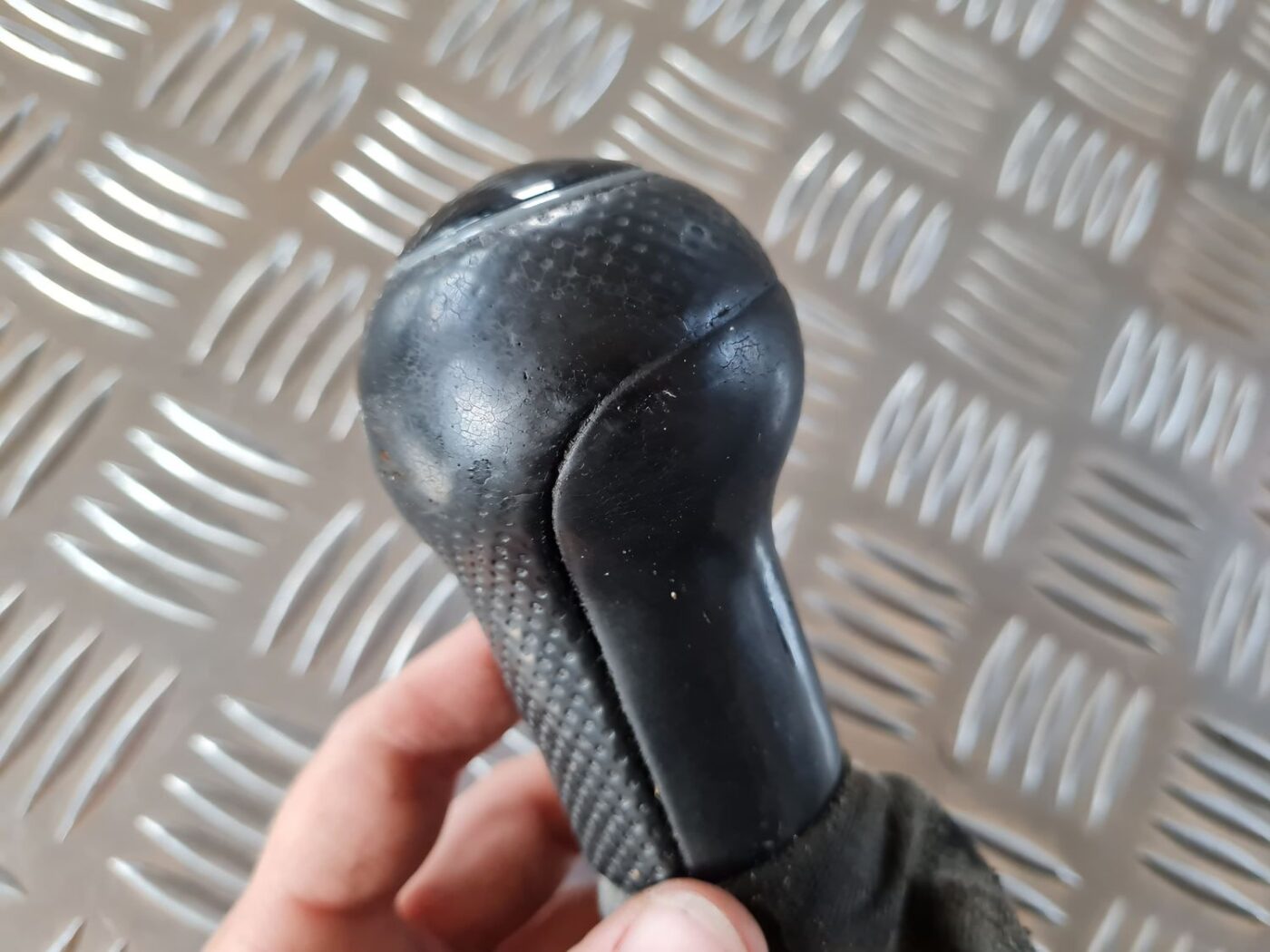 Pārnesumu pārslēgšanas kloķa uzgalis priekš VW GOLF IV 1999 3 Pārnesumu pārslēgšanas kloķa uzgalis priekš VW GOLF IV 1999