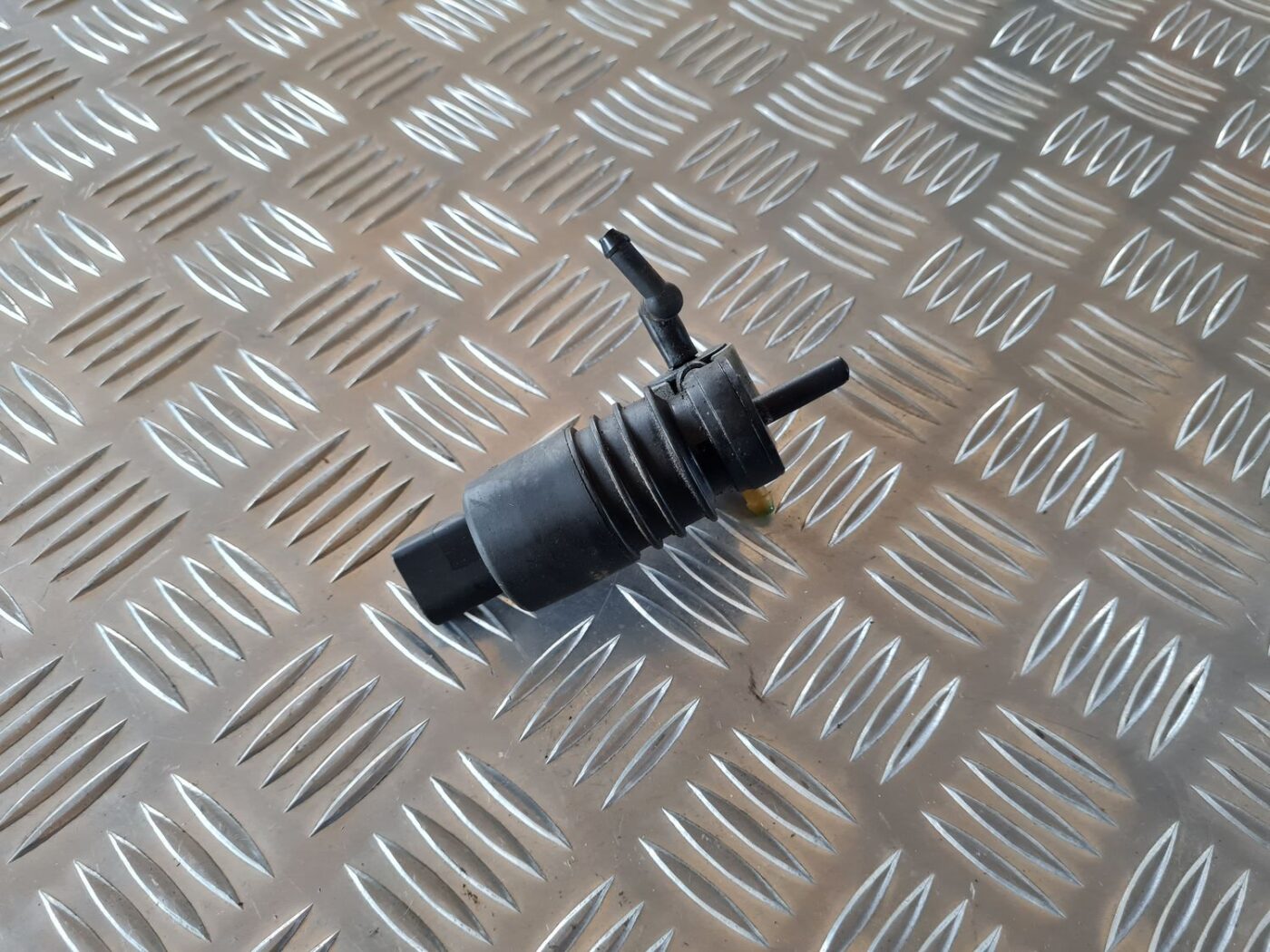 Mazgātāja šķidruma sūknis priekš VW GOLF IV 1999 1 Mazgātāja šķidruma sūknis priekš VW GOLF IV 1999