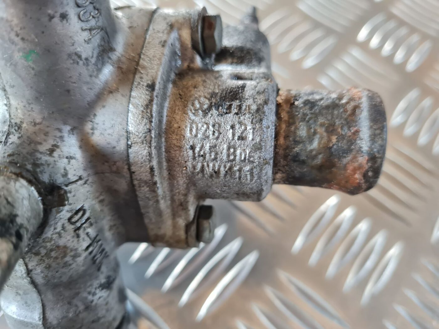 Termostata korpuss priekš VW GOLF IV 1999 2 Termostata korpuss priekš VW GOLF IV 1999