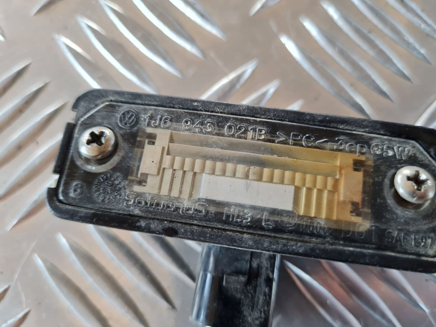 Numura zīmes apgaismojums priekš VW GOLF IV 1999 2 Numura zīmes apgaismojums priekš VW GOLF IV 1999