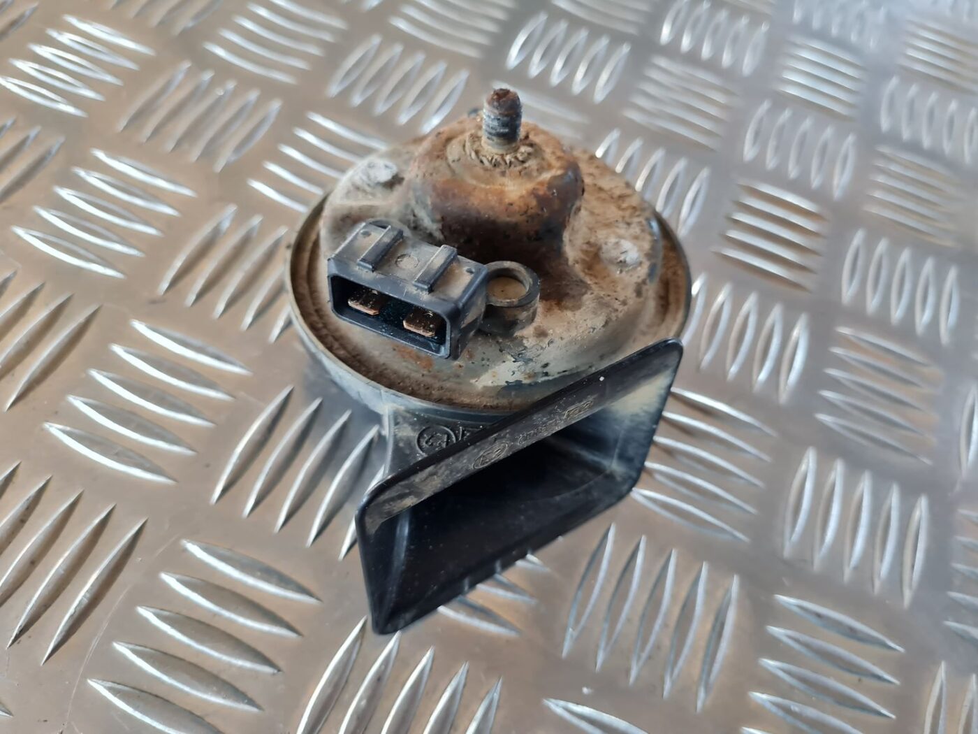 Skaņas signāls priekš VW GOLF IV 1999 3 Skaņas signāls priekš VW GOLF IV 1999