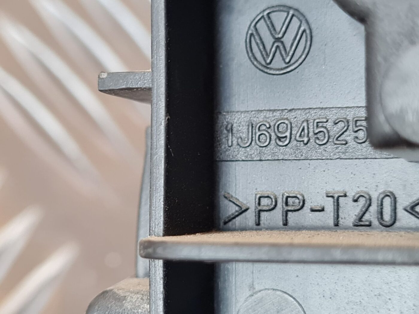 Aizmugures luktura spuldzes turētājs priekš VW GOLF IV 1999