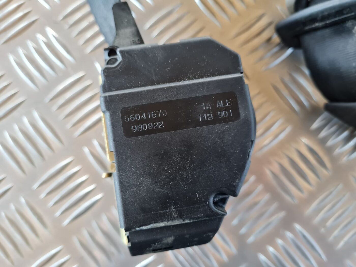 Aizmugurējā kreisa drošības josta priekš VW GOLF IV 1999