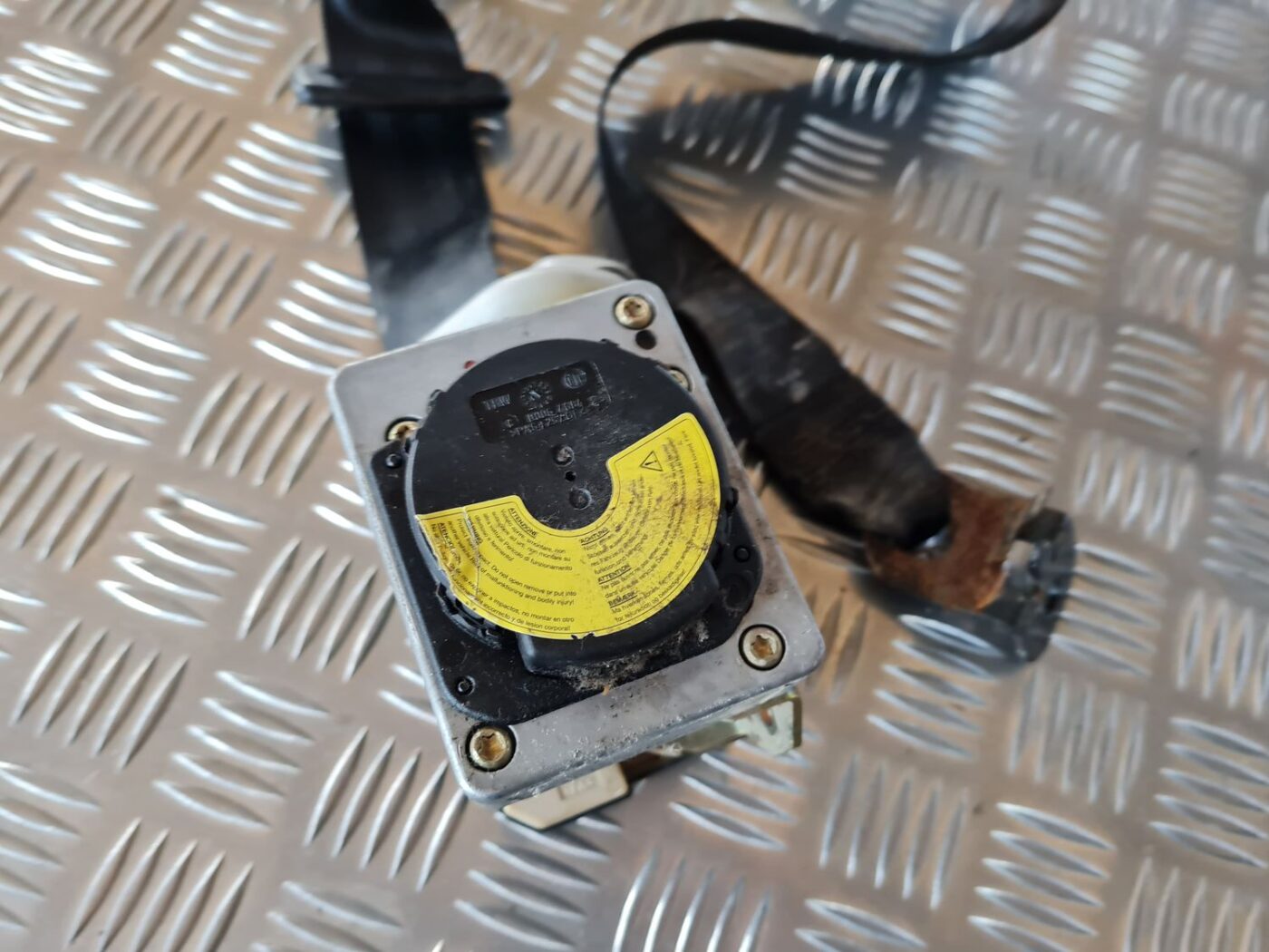 Priekšējā labā drošības josta priekš VW GOLF IV 1999 2 Priekšējā labā drošības josta priekš VW GOLF IV 1999