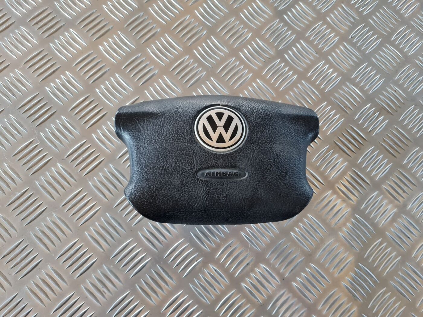 Stūres drošības spilvens priekš VW GOLF IV 1999 1 Stūres drošības spilvens priekš VW GOLF IV 1999