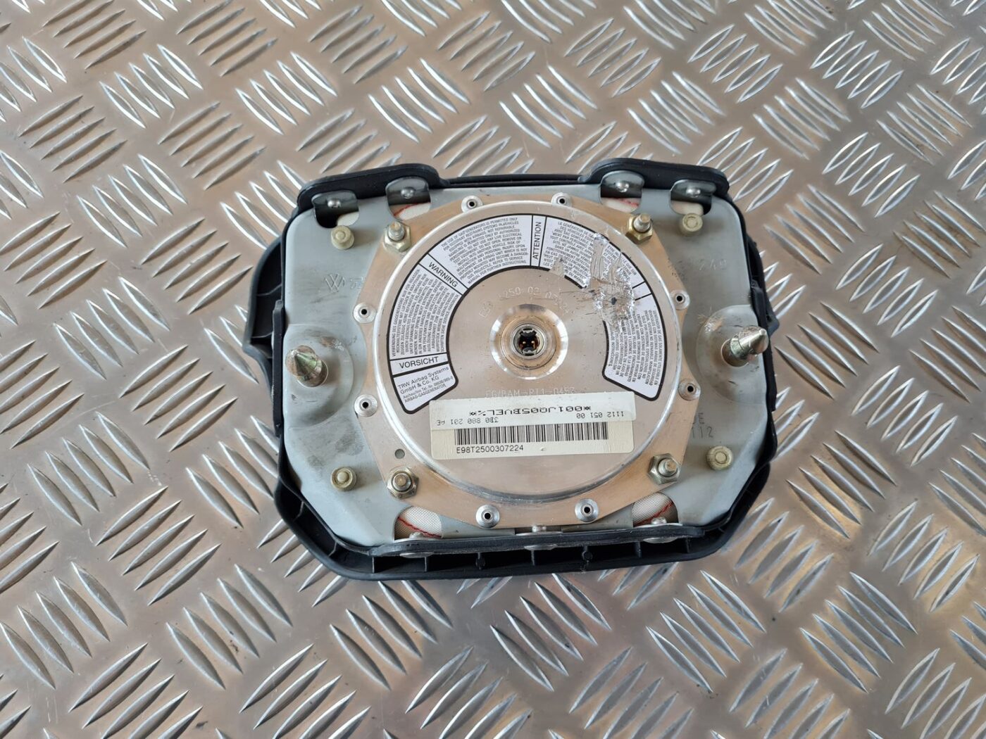 Stūres drošības spilvens priekš VW GOLF IV 1999 2 Stūres drošības spilvens priekš VW GOLF IV 1999