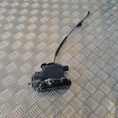 Aizmugurējo labo durvju slēdzene priekš VW GOLF IV 1999