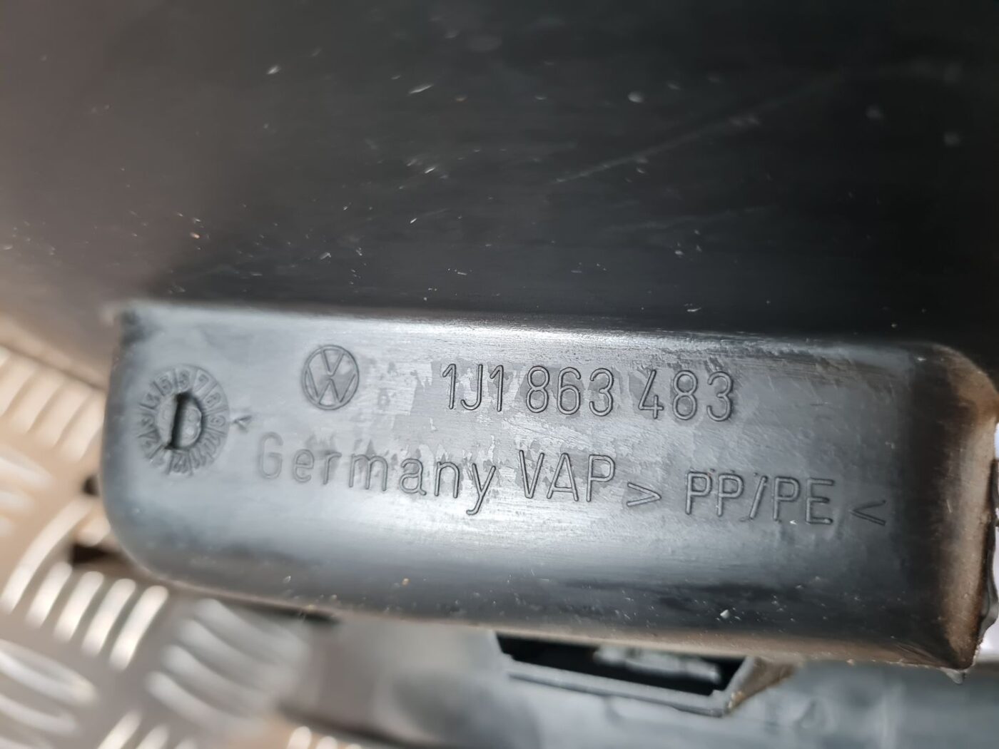 Sliekšņa priekšēja kreisa uzlika (salonā) priekš VW GOLF IV 1999