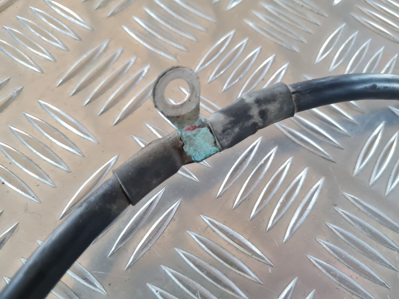 Negatīvais elektrovads priekš VW GOLF IV 1999 5 Negatīvais elektrovads priekš VW GOLF IV 1999