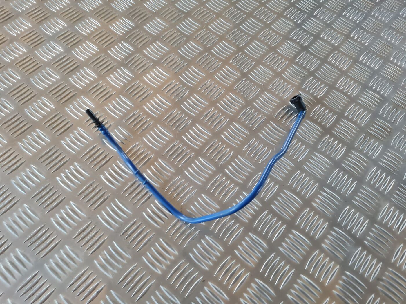 Degvielas caurule priekš VW GOLF IV 1999 1 Degvielas caurule priekš VW GOLF IV 1999