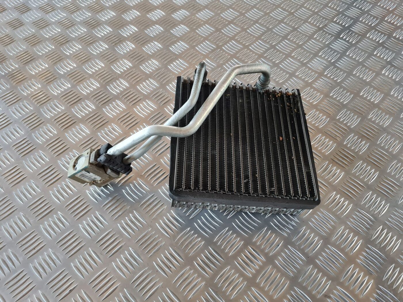 Gaisa kondicionēšanas radiators salonā priekš VW GOLF IV 1999