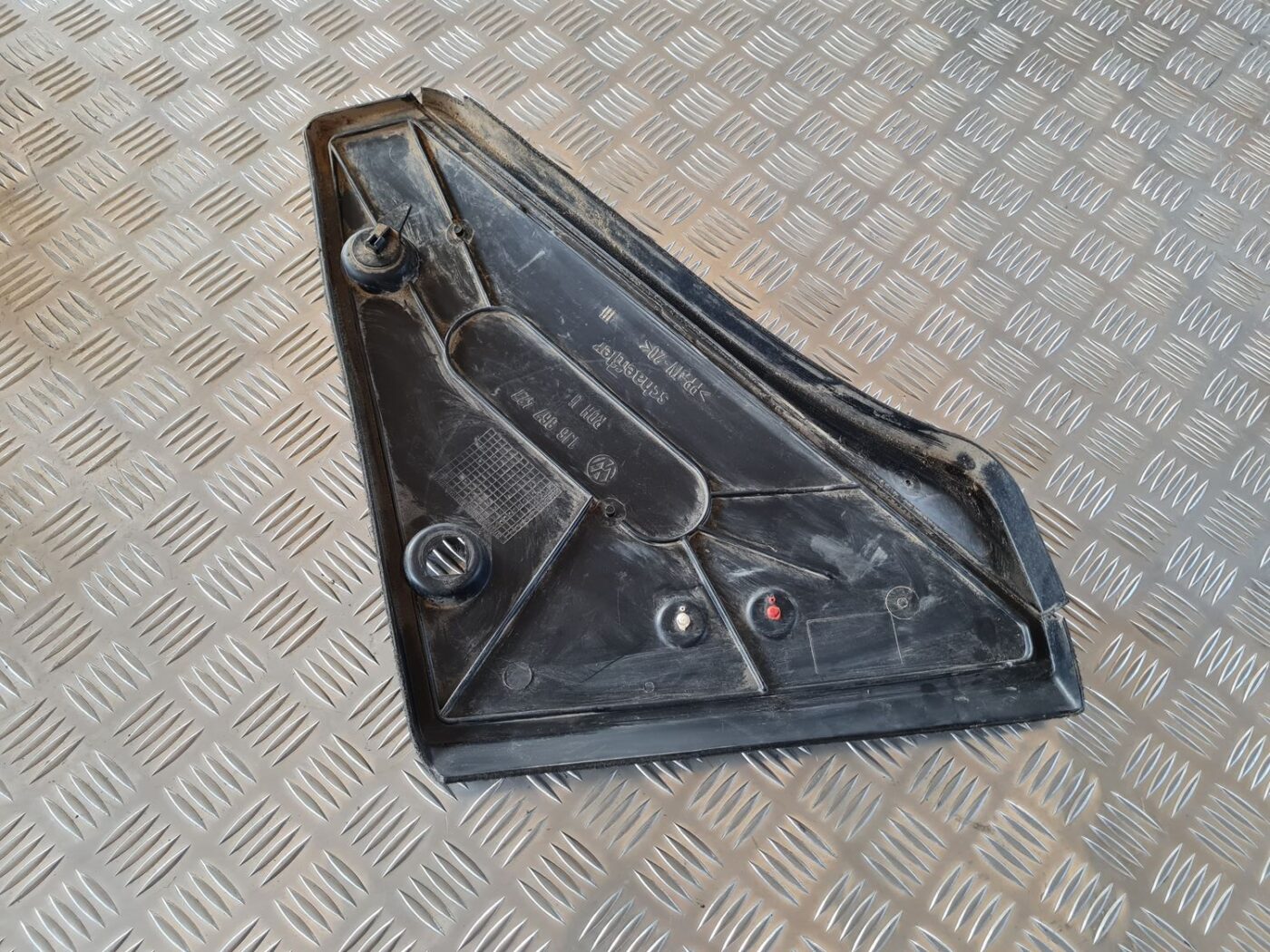 Bagāžnieka nodalījuma sānu apdares lūka priekš VW GOLF IV 1999