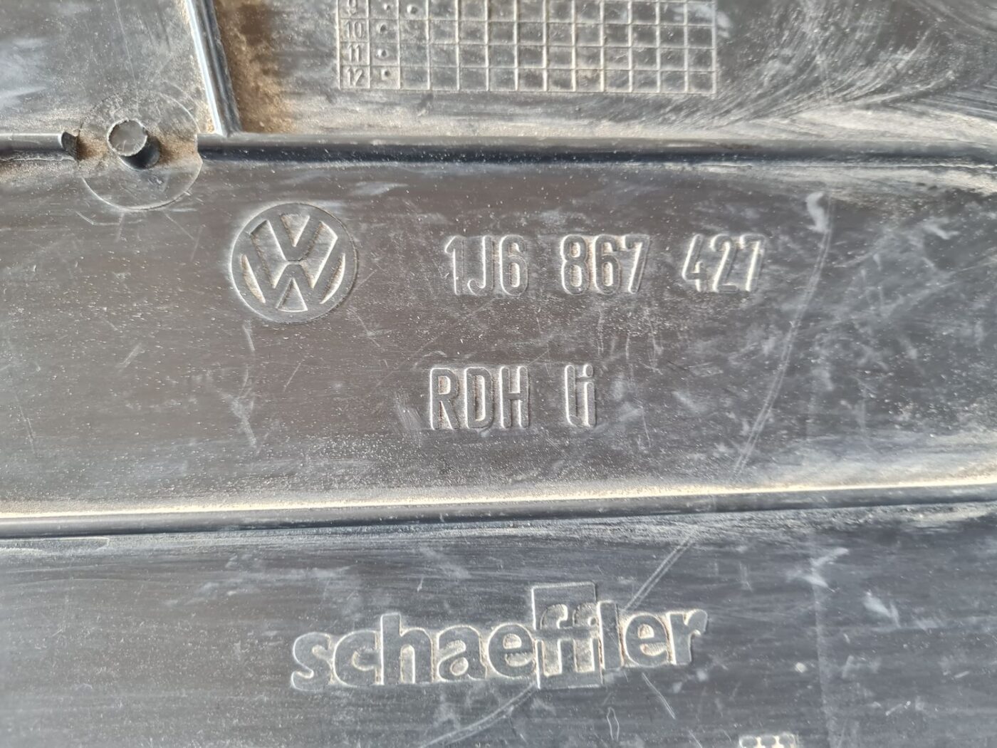 Bagāžnieka nodalījuma sānu apdares lūka priekš VW GOLF IV 1999