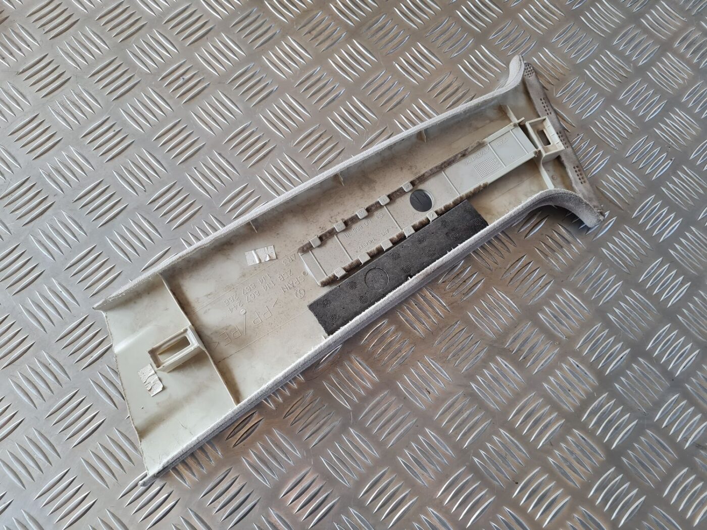 Vidējas salona statnes apdare priekš VW GOLF IV 1999 2 Vidējas salona statnes apdare priekš VW GOLF IV 1999