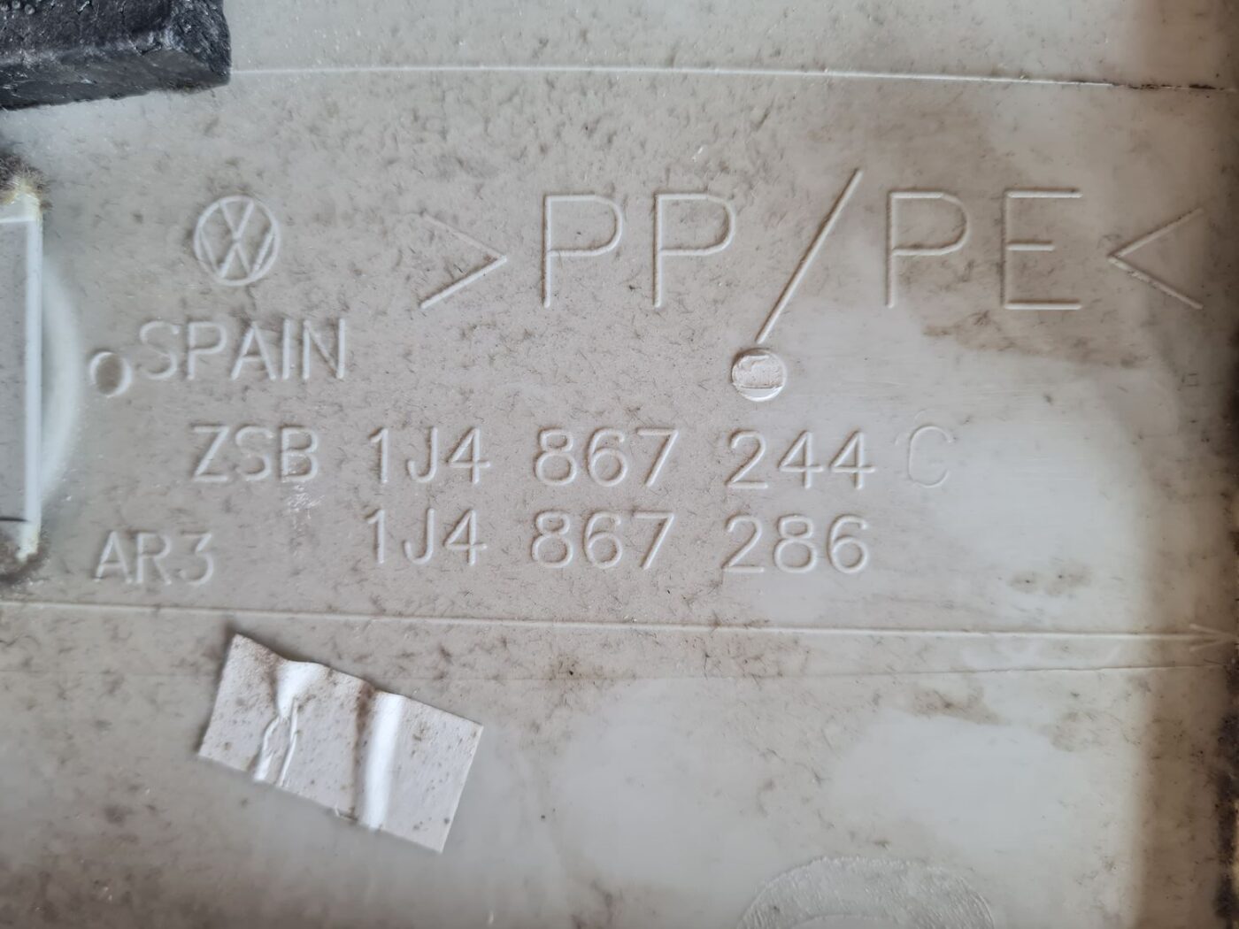 Vidējas salona statnes apdare priekš VW GOLF IV 1999 3 Vidējas salona statnes apdare priekš VW GOLF IV 1999