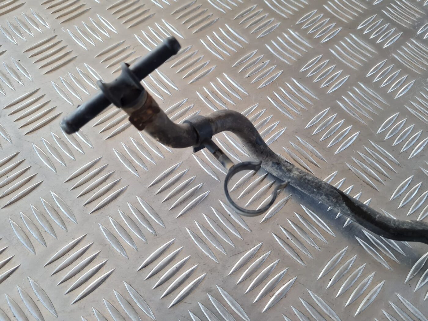 Dzesēšanas caurule priekš VW GOLF IV 1999 2 Dzesēšanas caurule priekš VW GOLF IV 1999