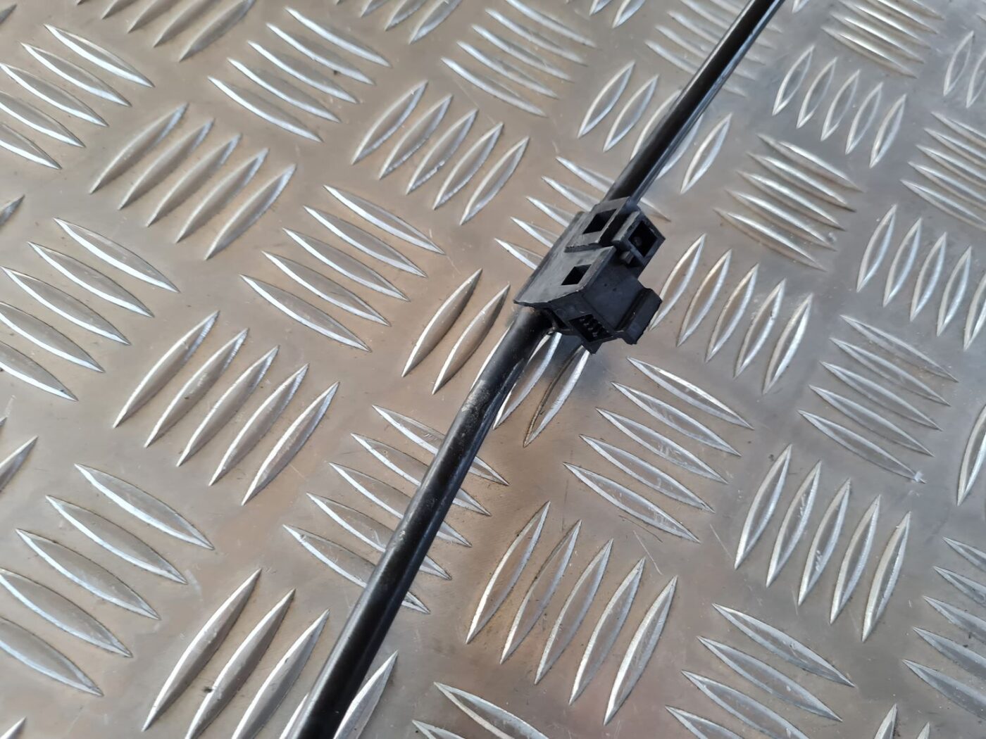 Dzesēšanas caurule priekš VW GOLF IV 1999 4 Dzesēšanas caurule priekš VW GOLF IV 1999