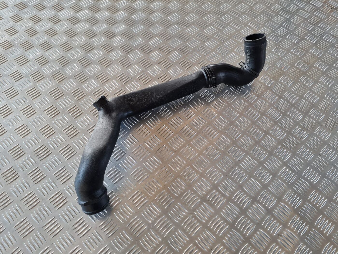 Interkulera caurule priekš VW GOLF IV 1999